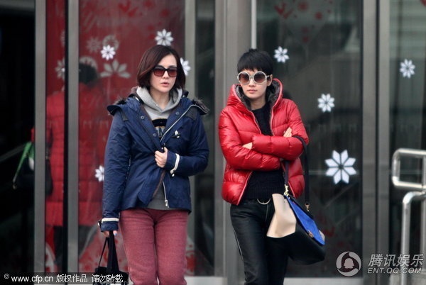 组图:马伊琍刘孜享闺蜜午餐 一路热聊明星范足