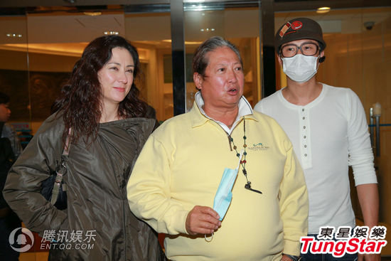 组图:周家蔚喜诞龙宝宝 洪金宝升级做祖父